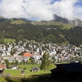 La ville de vacances de Davos est appréciée des hôtes de religion juive. Des incidents antisémites se produisent sporadiquement. (archives) KEYSTONE/ARNO BALZARINI